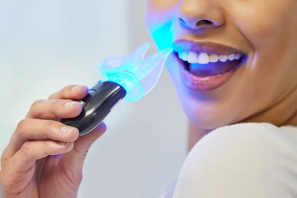 Teeth Whitening in Bursa: A Professional Guide to a Brighter, More Aesthetic Smile